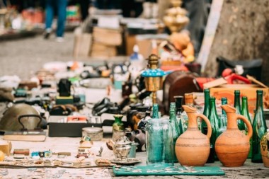 90031268-tbilisi-georgia-negozio-mercato-delle-pulci-di-antiquariato-retrò-vintage